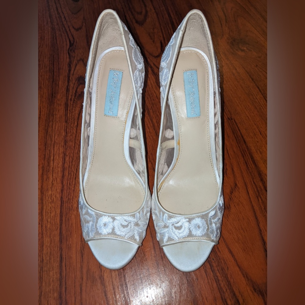 Betsy Johnson wedding shoe Size9 - Picture 2 of 9